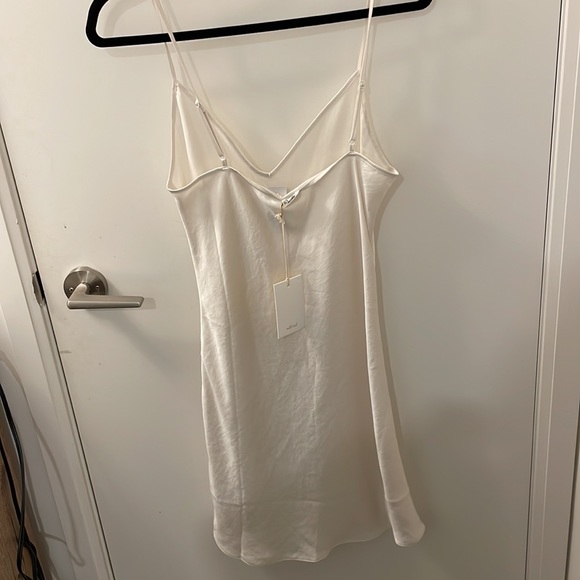 White slip dress aritzia - Picture 2 of 5